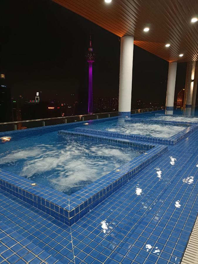Cl 29A Insta Klcc View & Infinity Pool Apartment Kuala Lumpur Luaran gambar