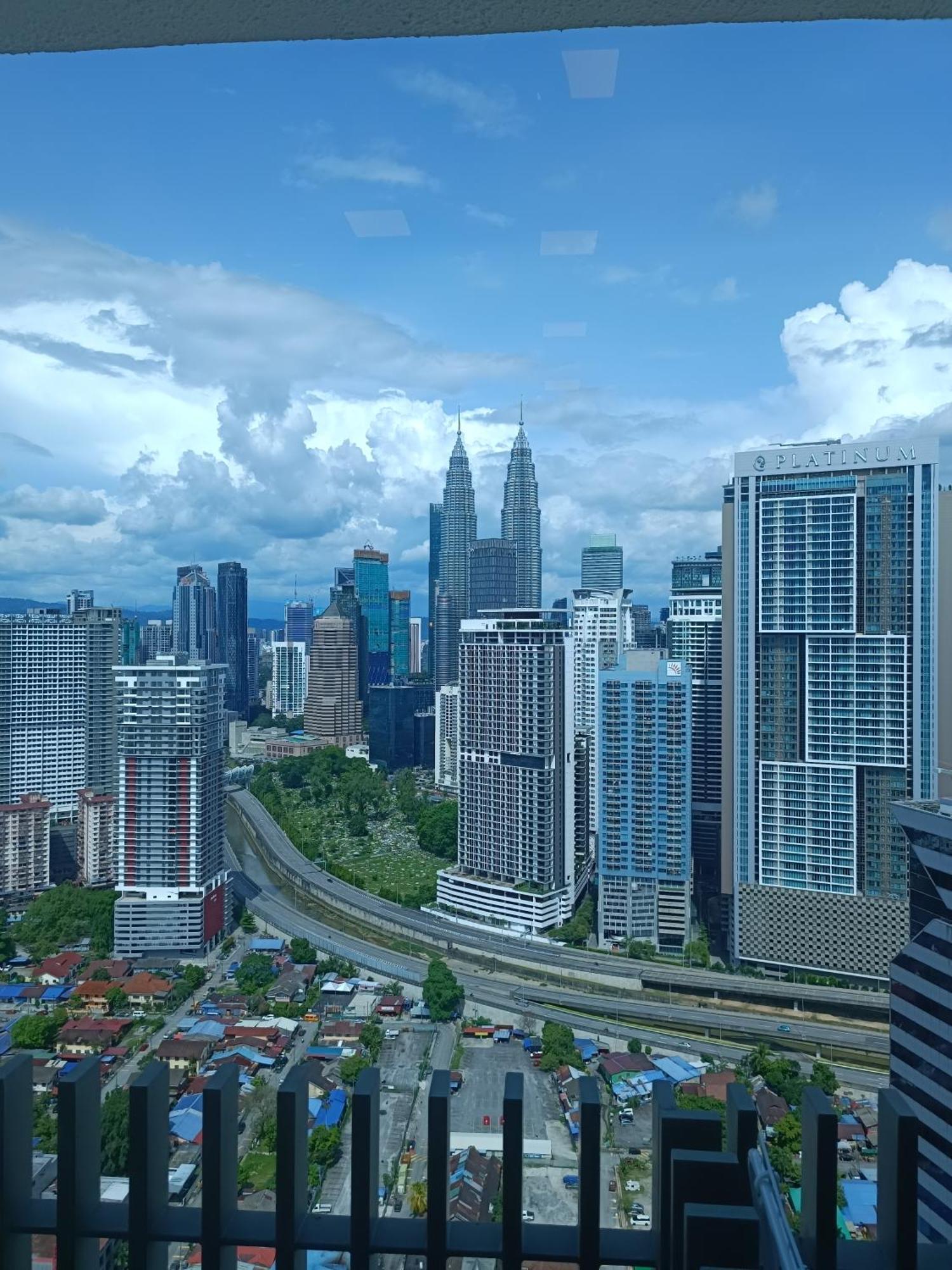 Cl 29A Insta Klcc View & Infinity Pool Apartment Kuala Lumpur Luaran gambar